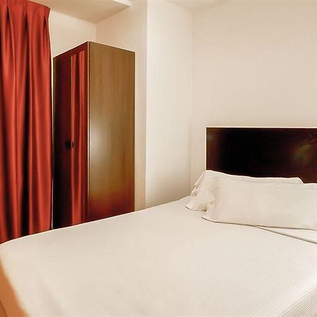 Kubik Hotel Caces Kültér fotó