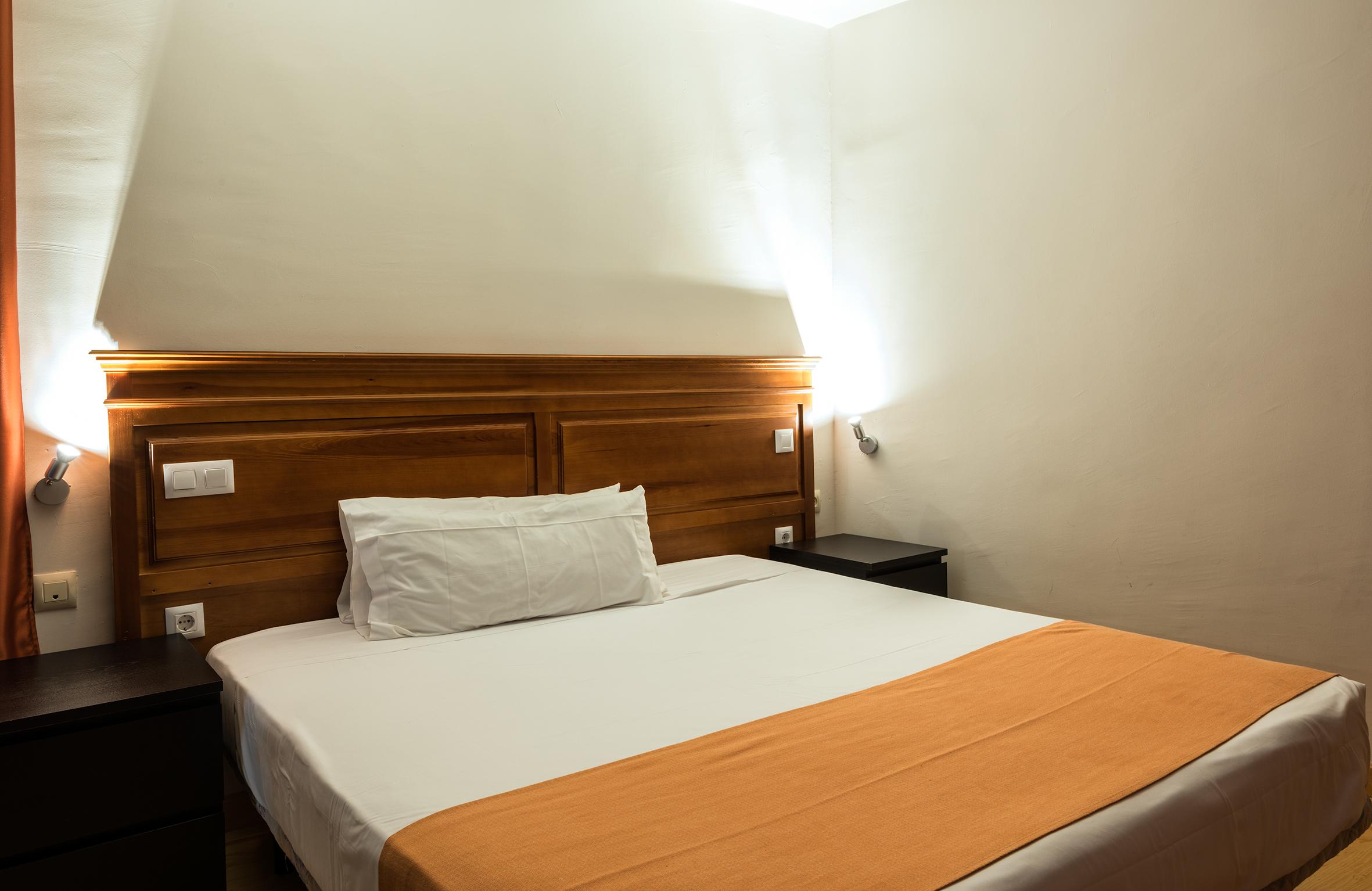 Kubik Hotel Caces Kültér fotó