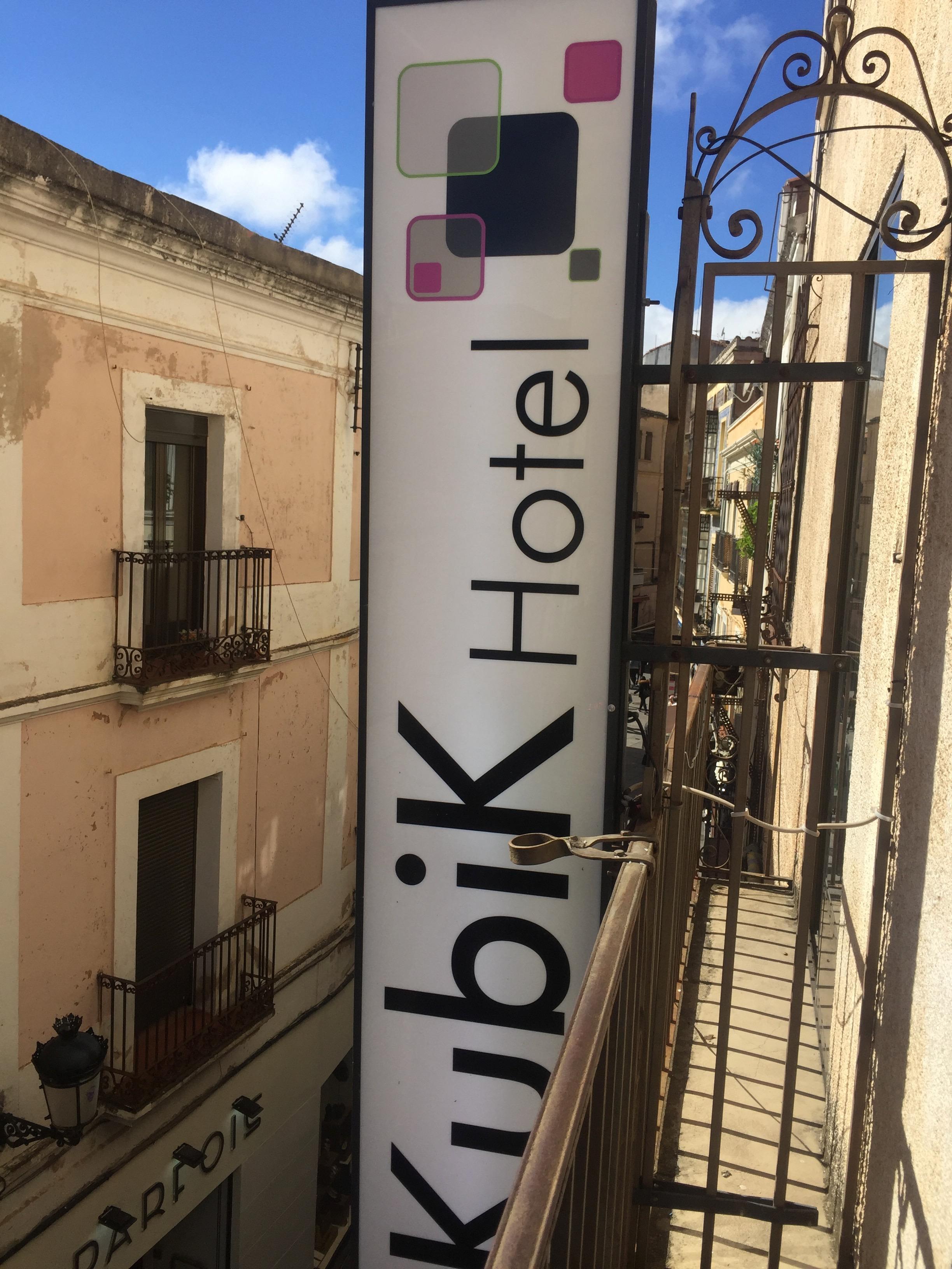 Kubik Hotel Caces Kültér fotó