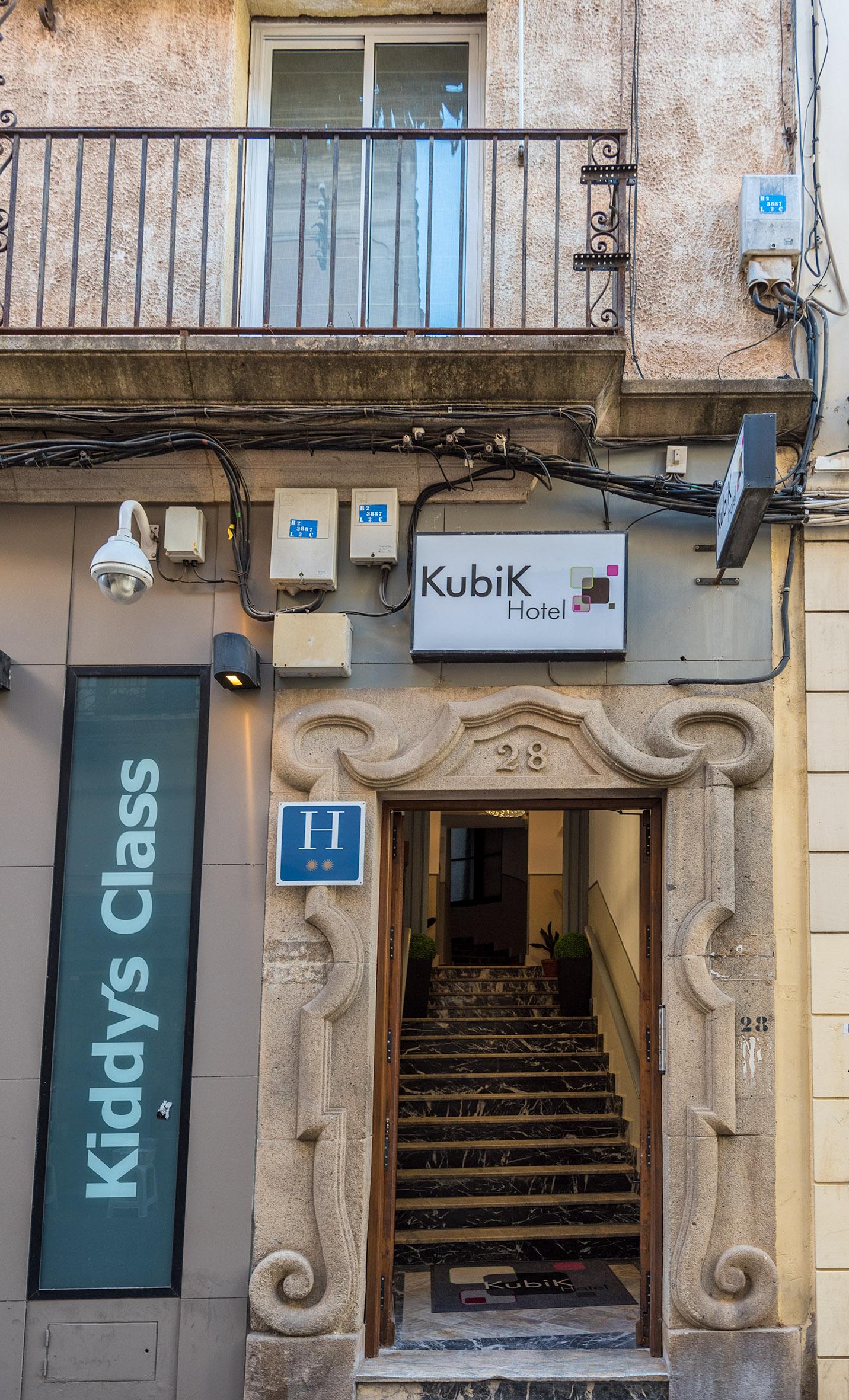 Kubik Hotel Caces Kültér fotó