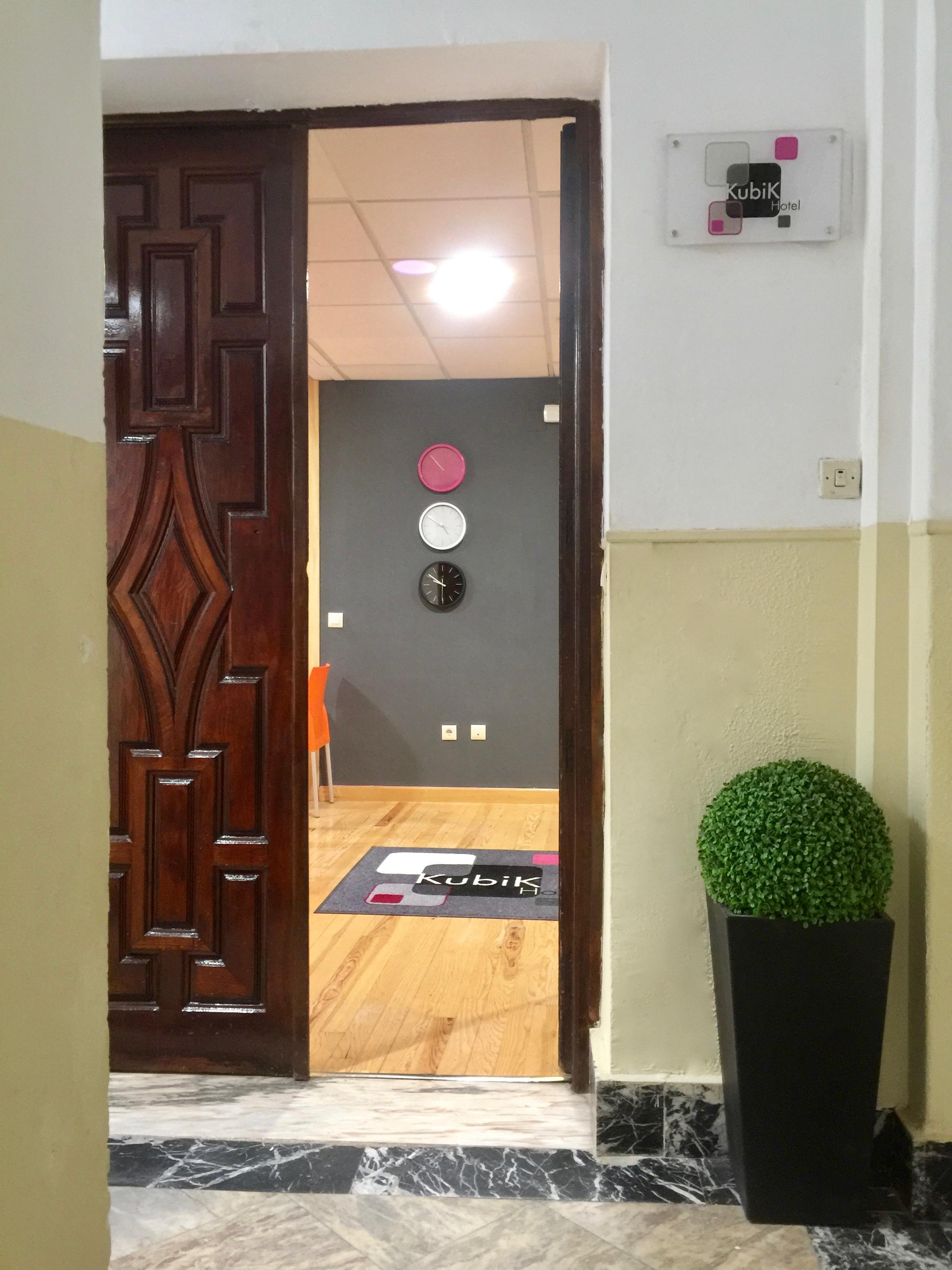 Kubik Hotel Caces Kültér fotó