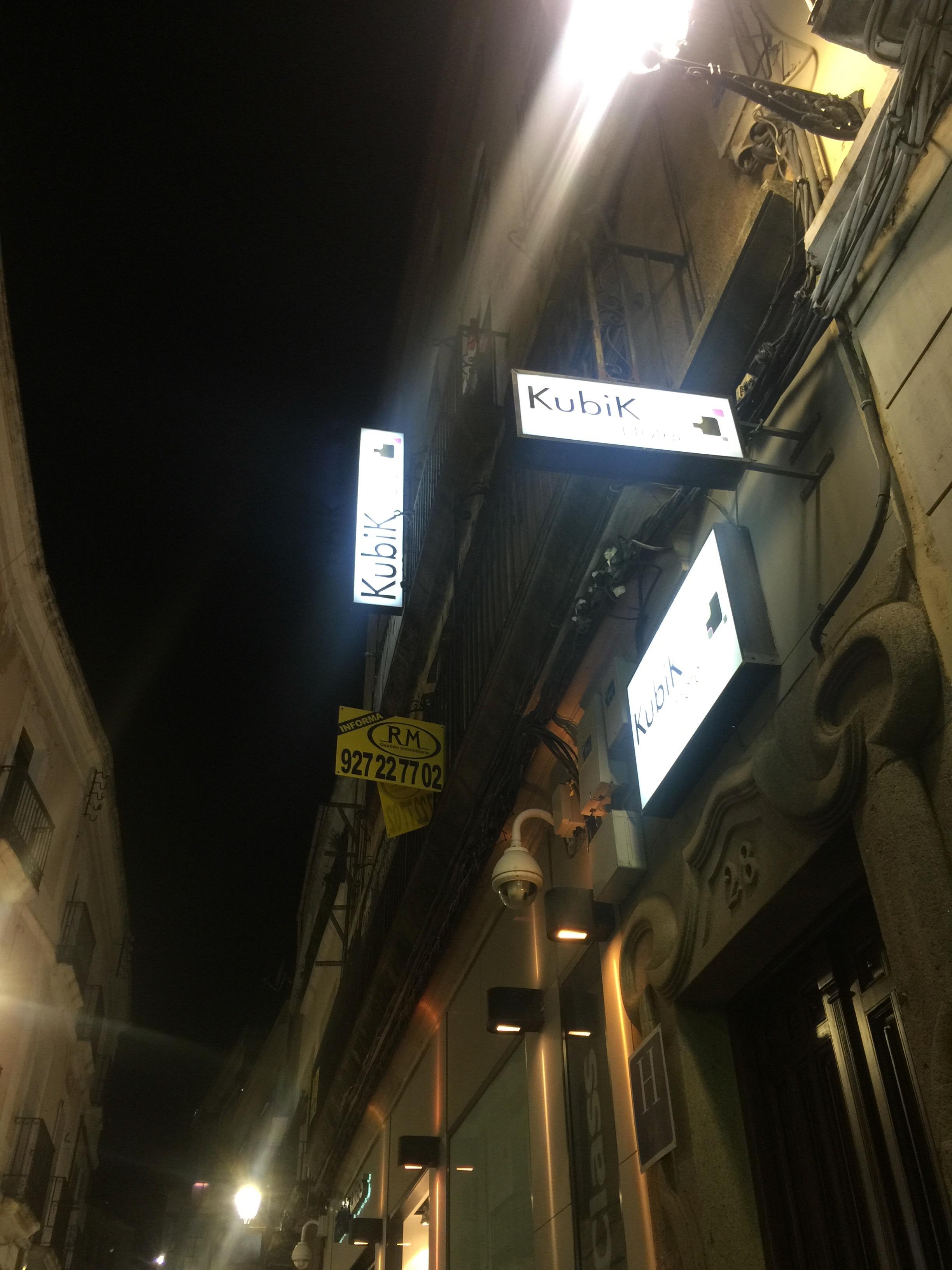 Kubik Hotel Caces Kültér fotó