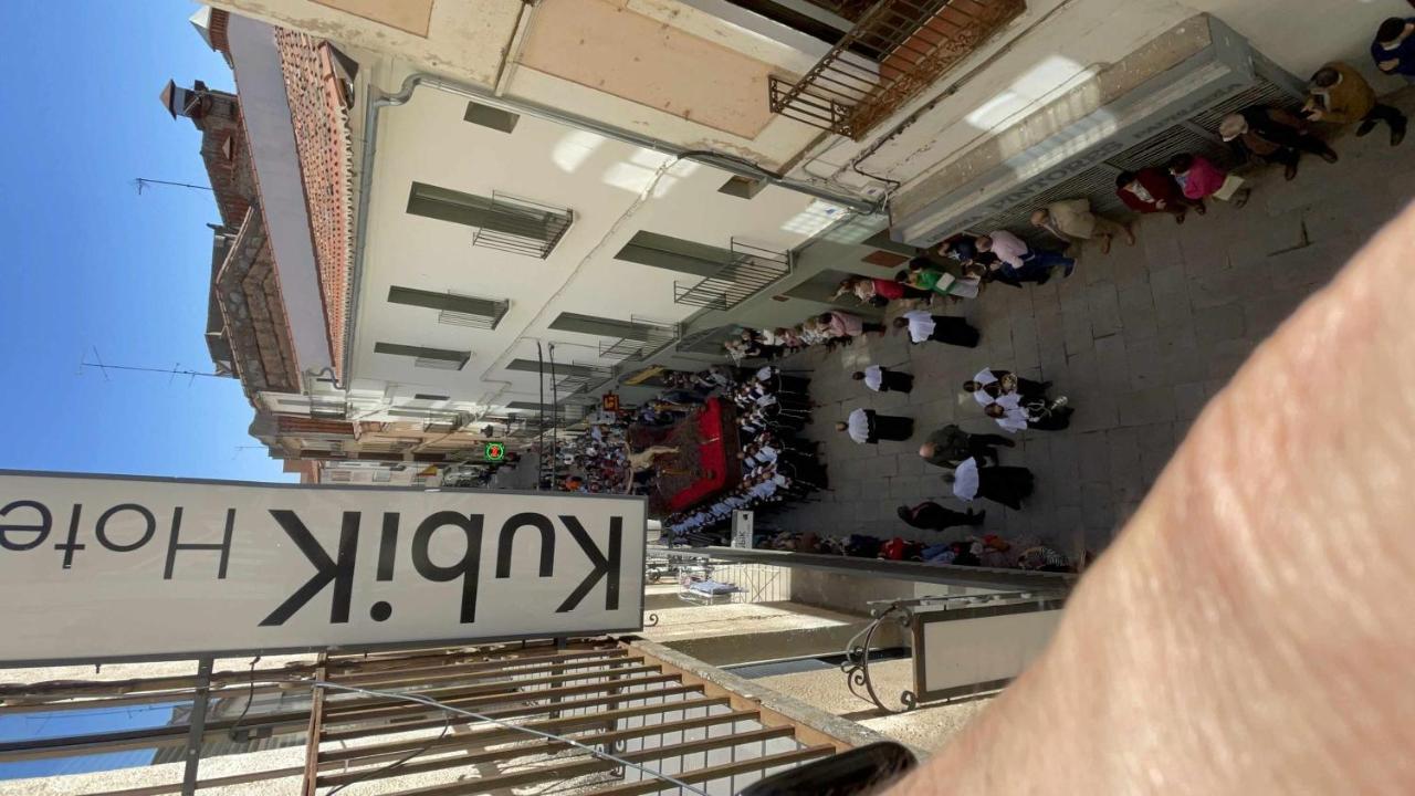 Kubik Hotel Caces Kültér fotó
