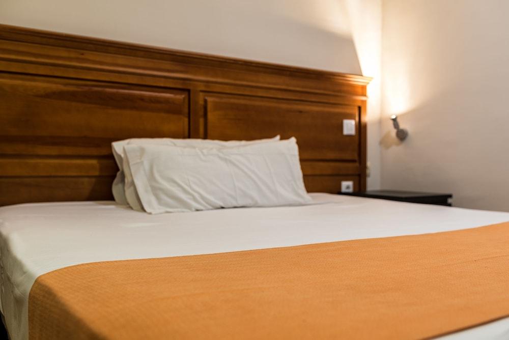 Kubik Hotel Caces Kültér fotó