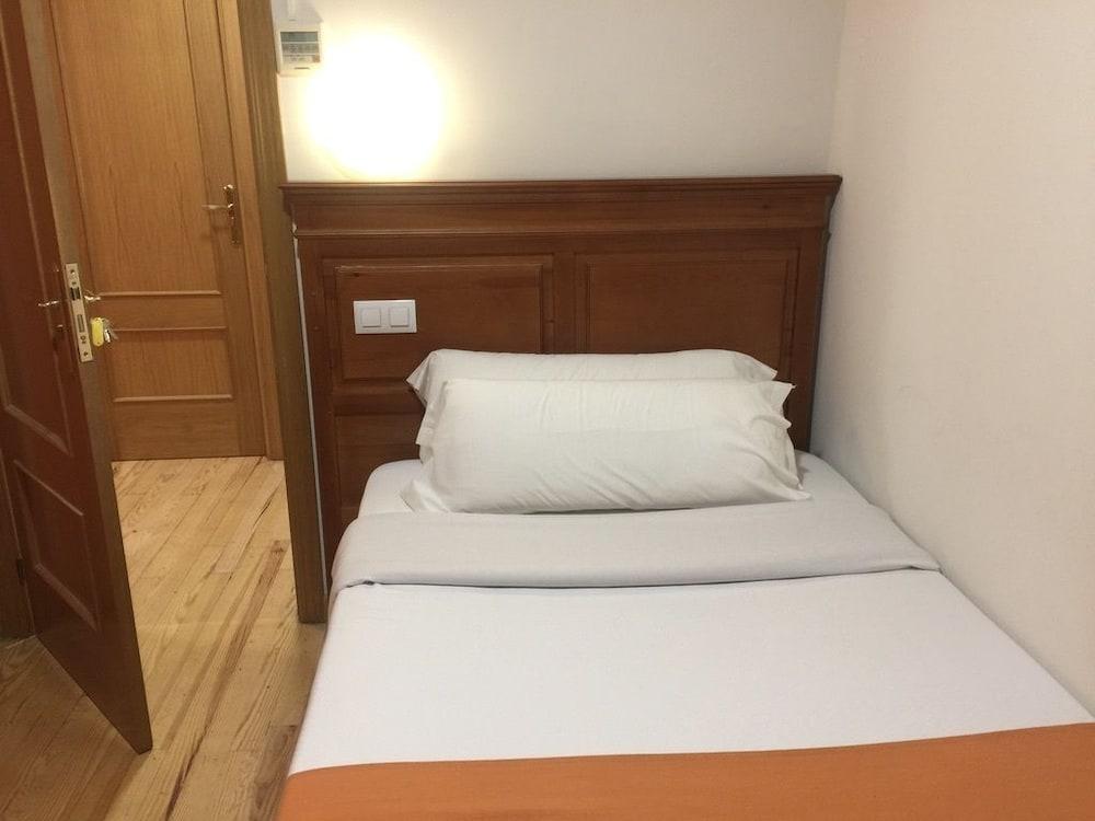 Kubik Hotel Caces Kültér fotó
