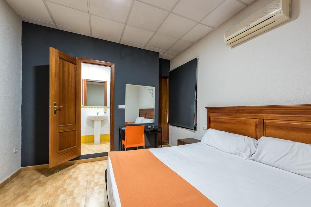 Kubik Hotel Caces Kültér fotó