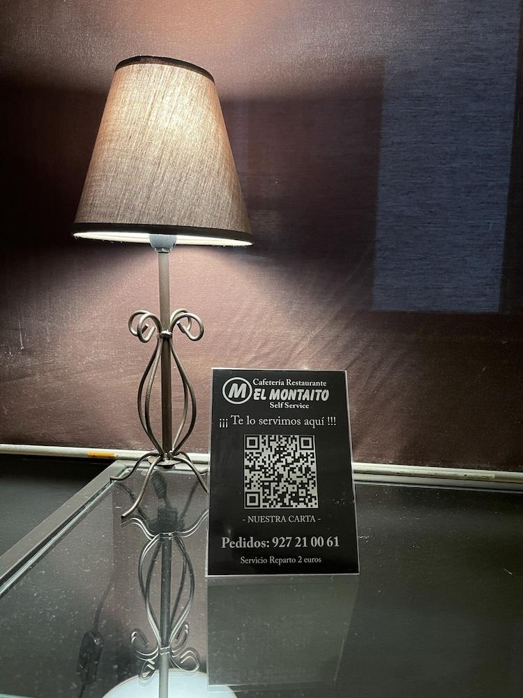 Kubik Hotel Caces Kültér fotó