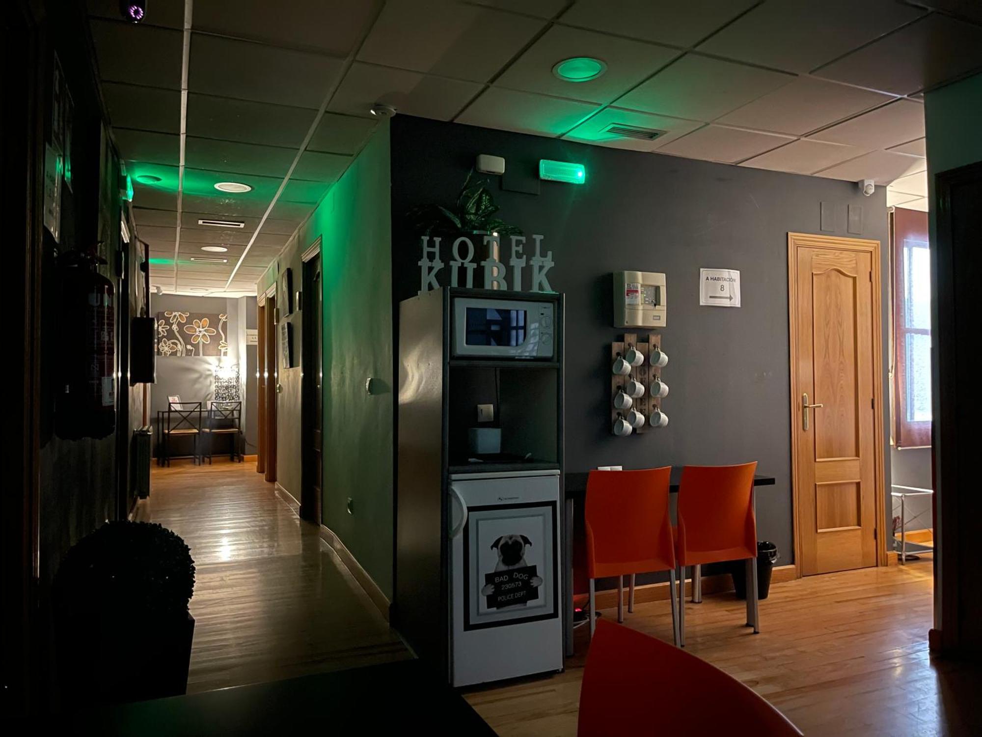 Kubik Hotel Caces Kültér fotó