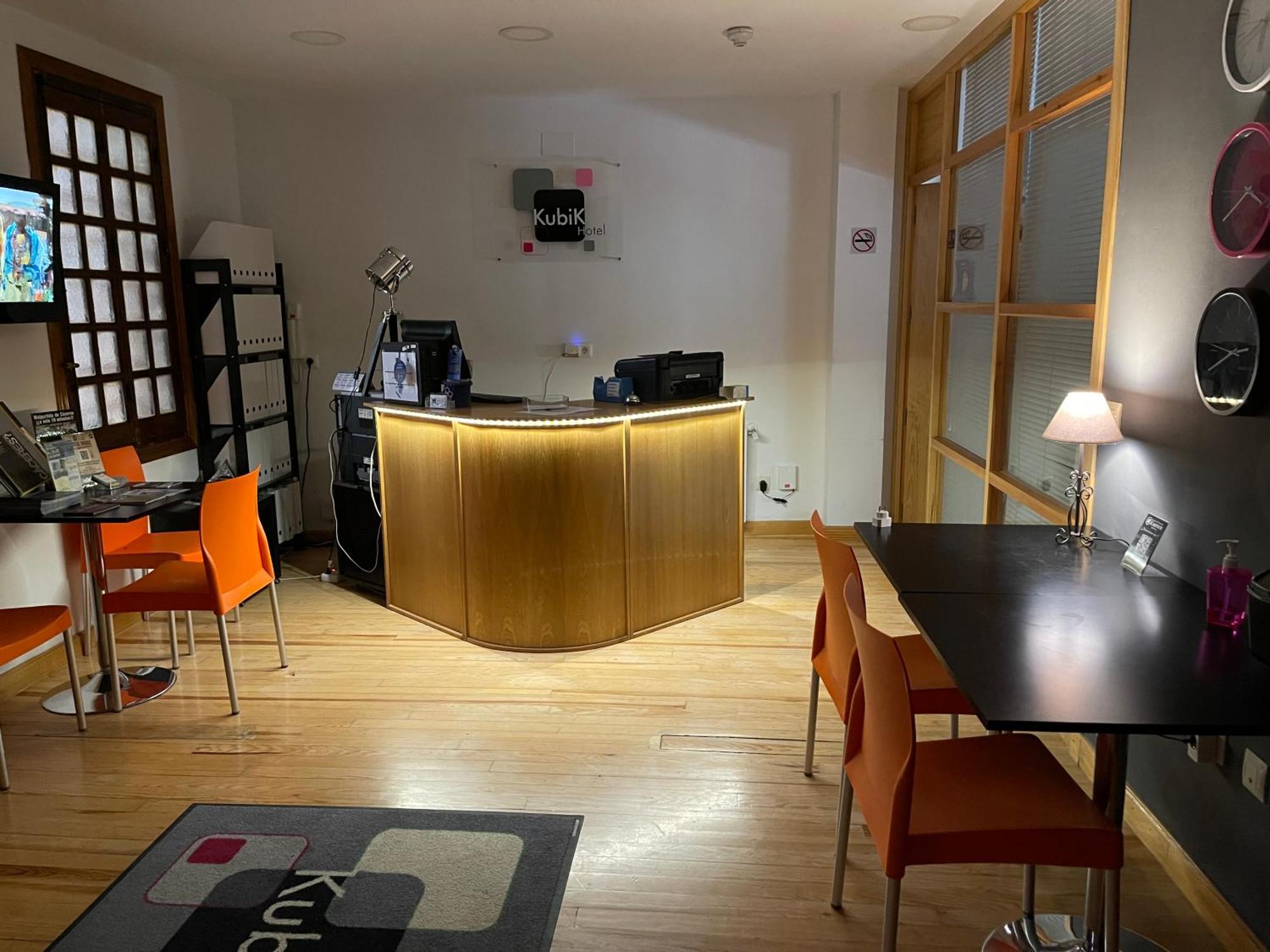 Kubik Hotel Caces Kültér fotó