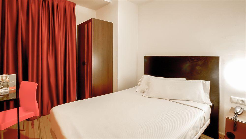 Kubik Hotel Caces Kültér fotó